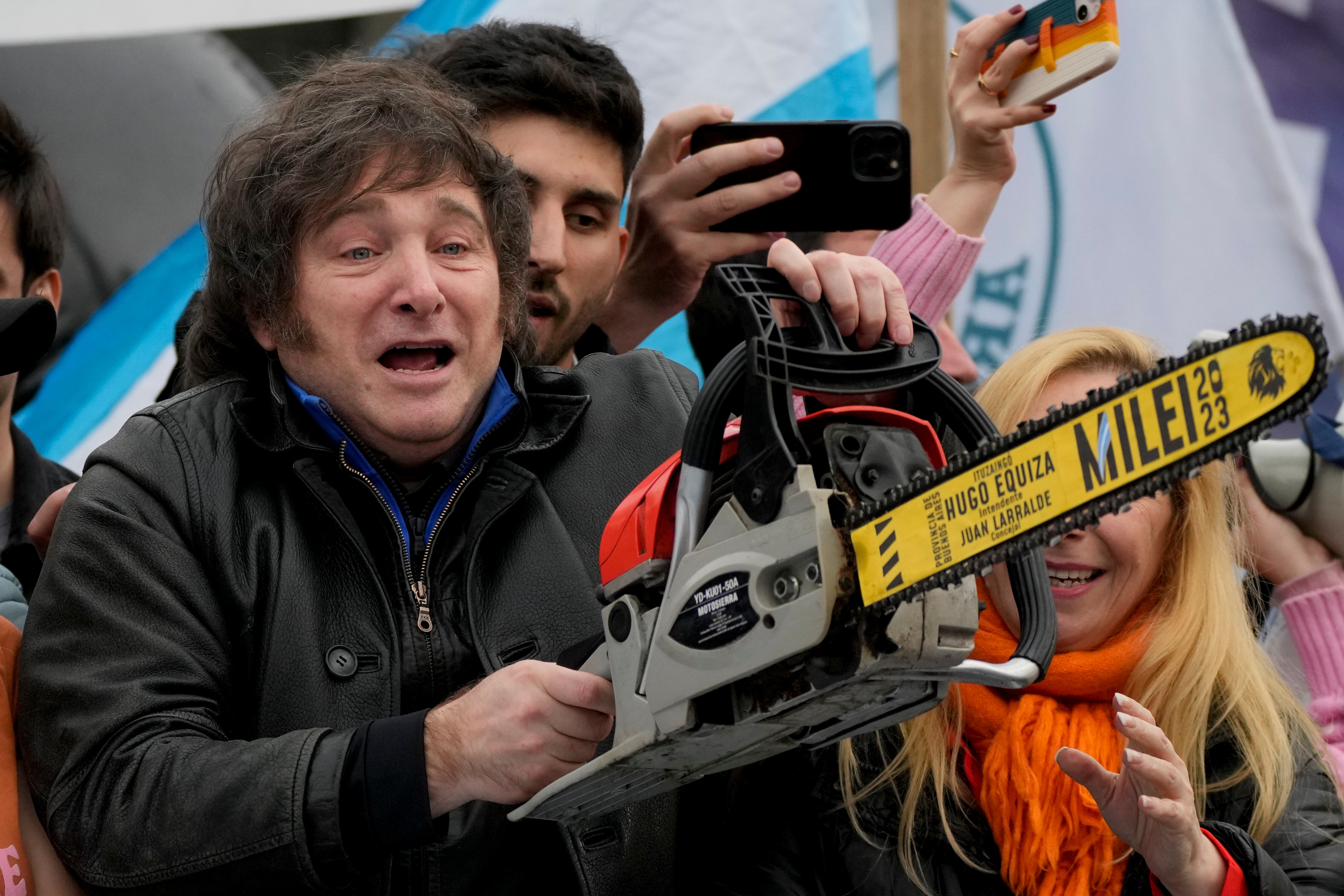 ¿Y la motosierra? “Los planes sociales no se cortan, van a ser redefinidos”, dijo Javier Milei (Foto gentileza)