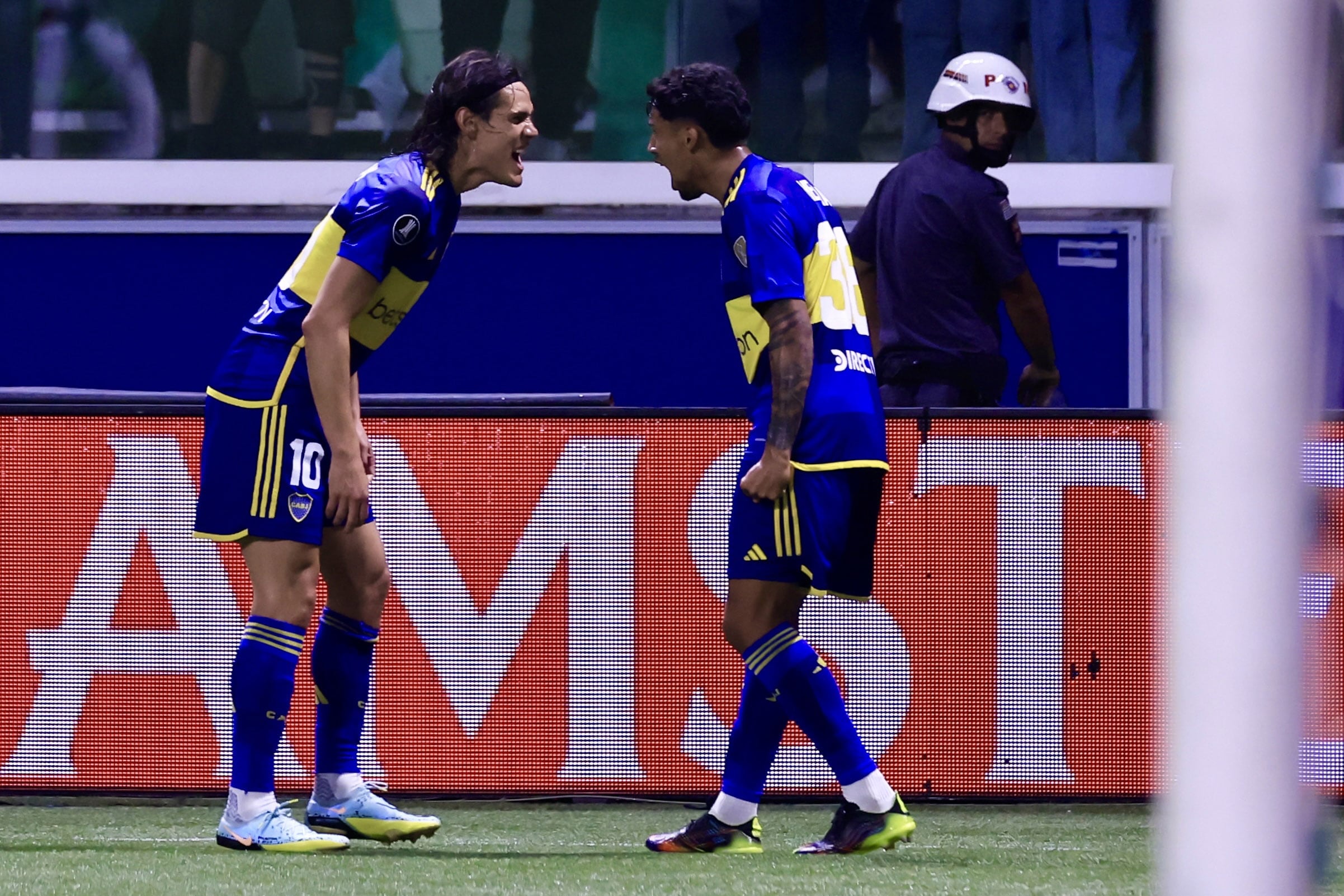 Cavani grita el 1 a 0 de Boca ante Palmeiras en Brasil. (Fotobaires).