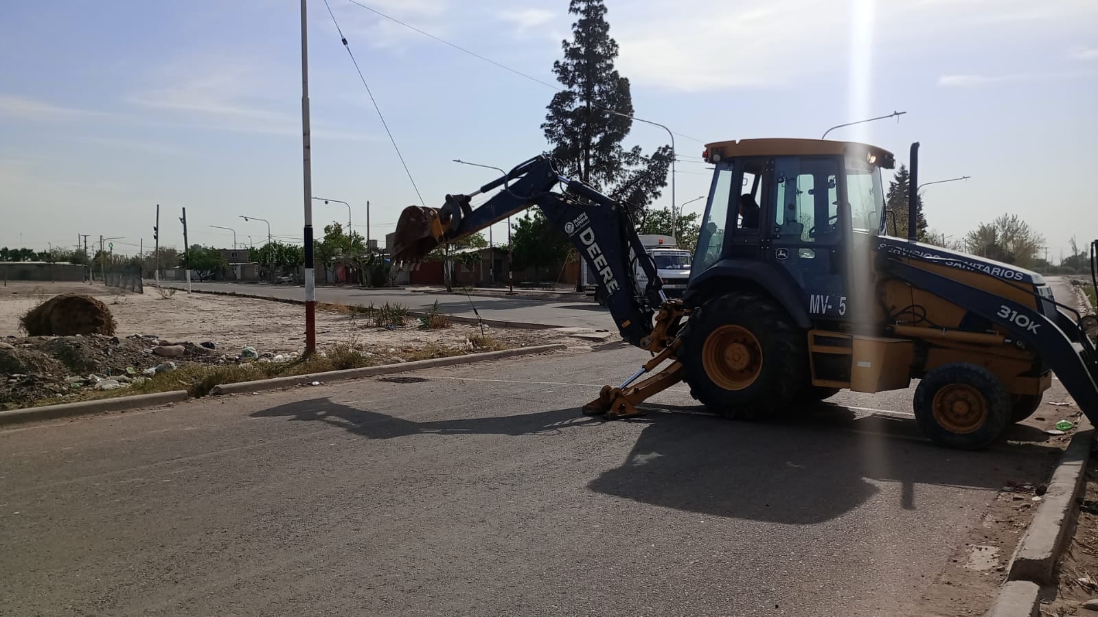 Fotos y video: preocupan las picadas y las “motos que vuelan” en un barrio de Maipú donde vecinos rompen los reductores. Foto: Gentileza