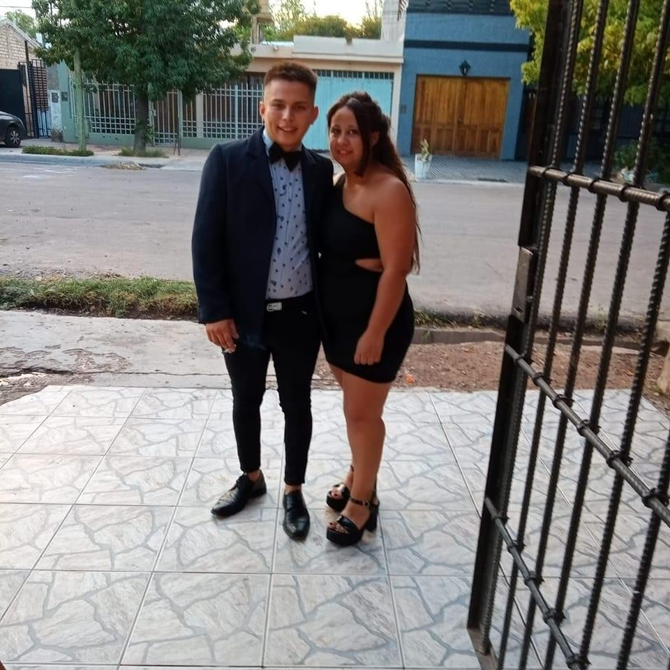 La pareja atropellada por un micro en Guaymallén sigue internada y sus familias piden que recen por ellos. Foto: Facebook.