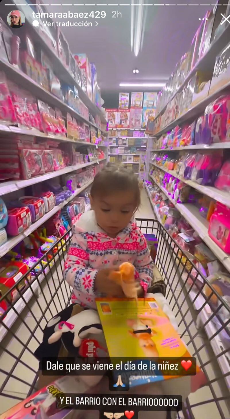 La increíble y costosa compra de Tamara Báez en una juguetería. Captura de historias.