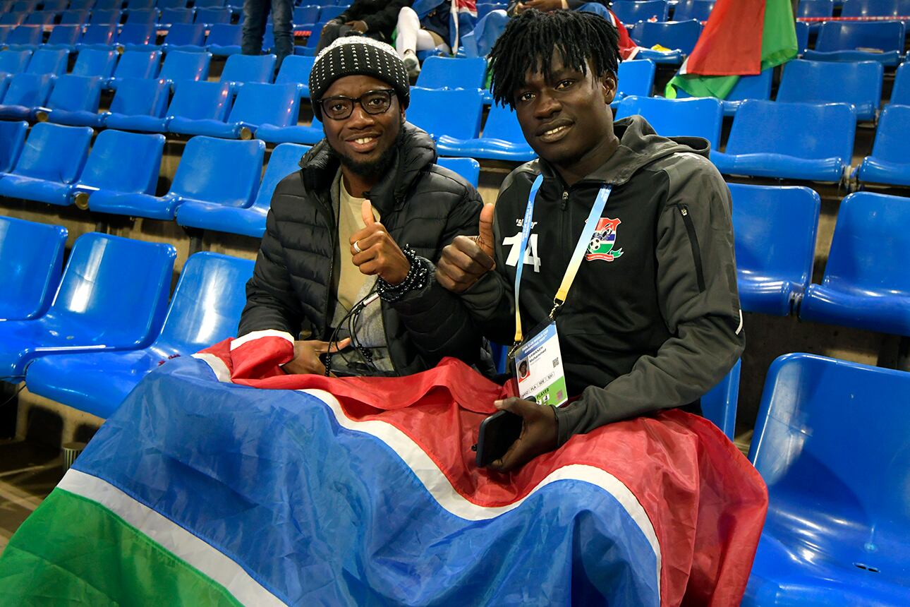 Visitantes de Gambia disfrutaron a pura emoción el partido ante Corea del Sur en Mendoza. / Foto: Orlando Pelichotti 