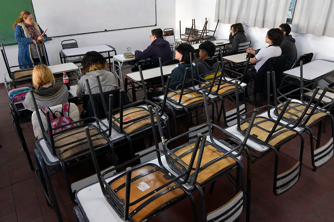 Vuelta a clases con “lunes puente”: poco movimiento en las escuelas mendocinas. Foto: Orlando Pelichotti / Los Andes.