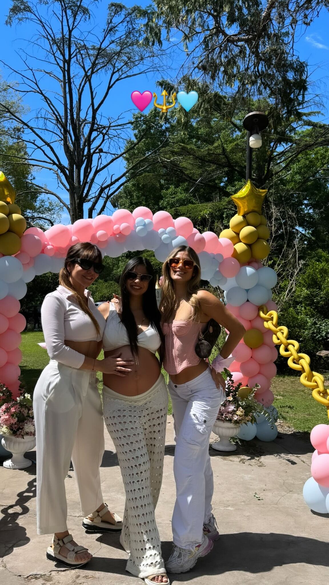 Romina Uhrig y Julieta Poggio en el baby shower de Daniela Celis