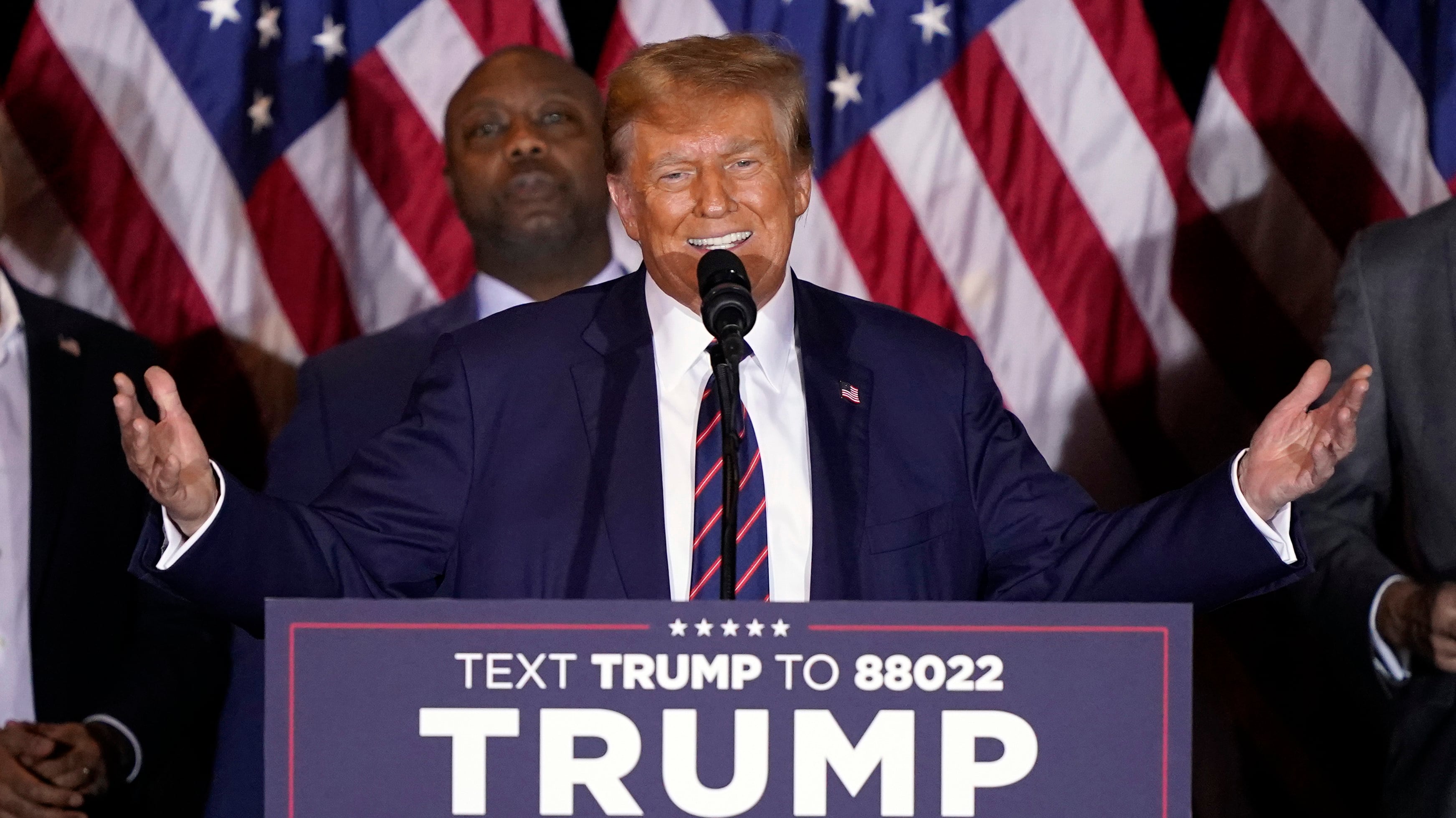 Según el testimonio de Carrol, se encontró con Trump en la Quinta Avenida de Nueva York y fueron a una tienda de lencería en Bergdorf Goodman, unos grandes almacenes de lujo, donde reveló haber sido violada. / Foto: AP 