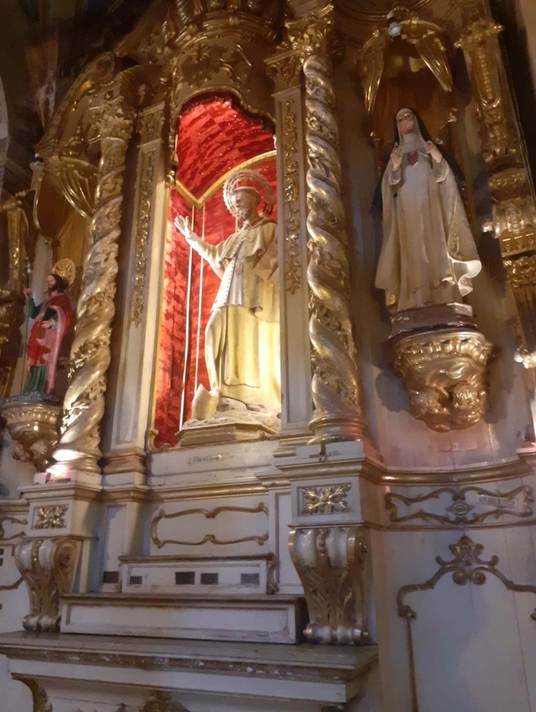 La impactante historia de las la imagen de la virgen que resistió intacta a uno de los peores terremotos de Mendoza. Foto: Facebook Victor González Vázquez