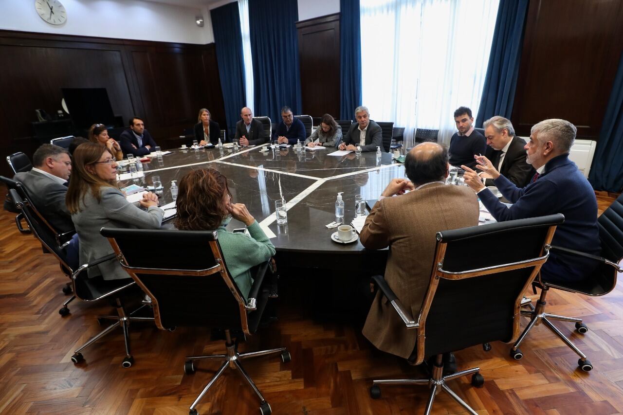 Roberto Feletti con empresarios del sector de los alimentos