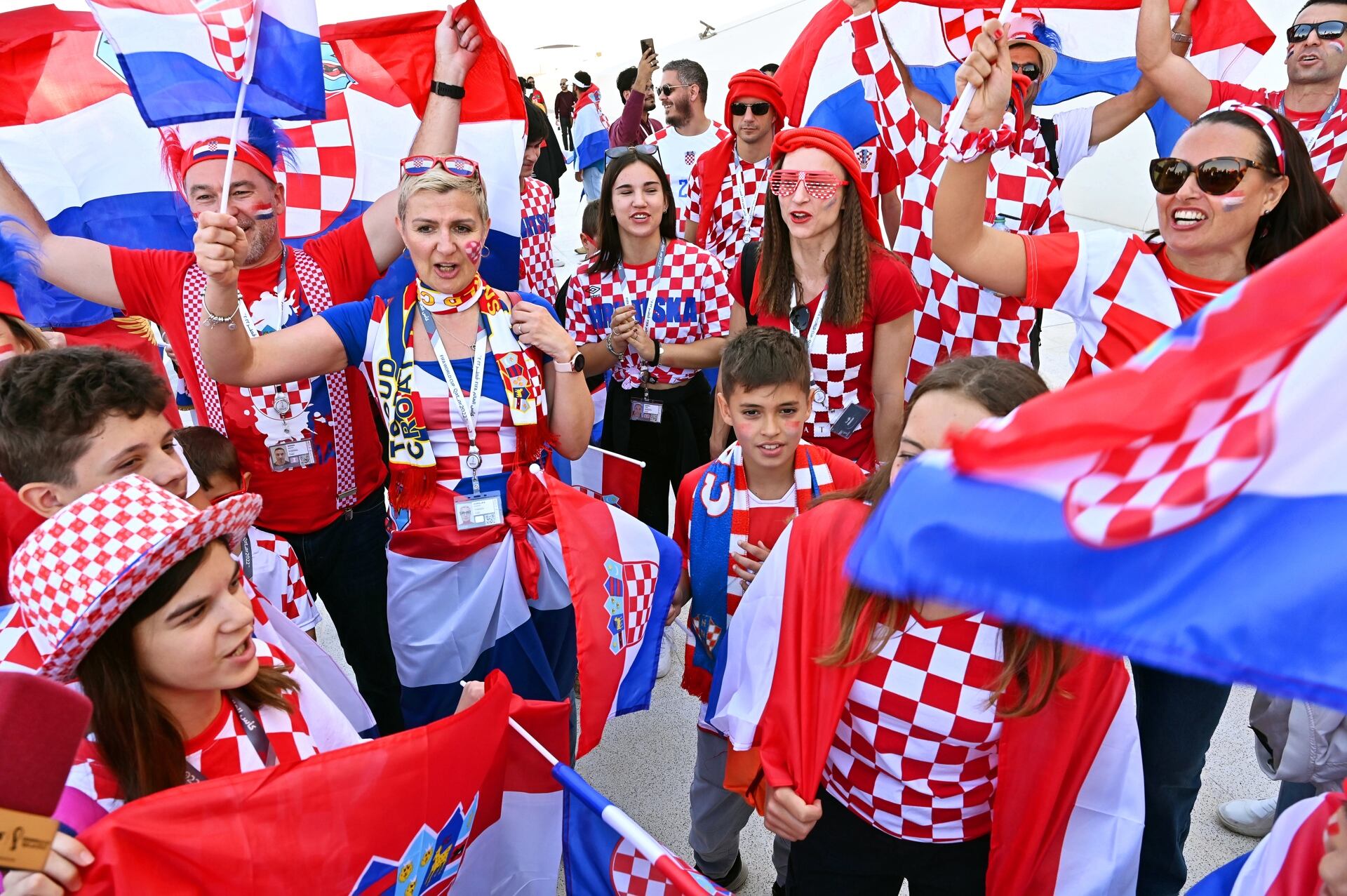 Todo el color de los fanáticos en la Copa del Mundo Qatar 2022. Foto: EFE