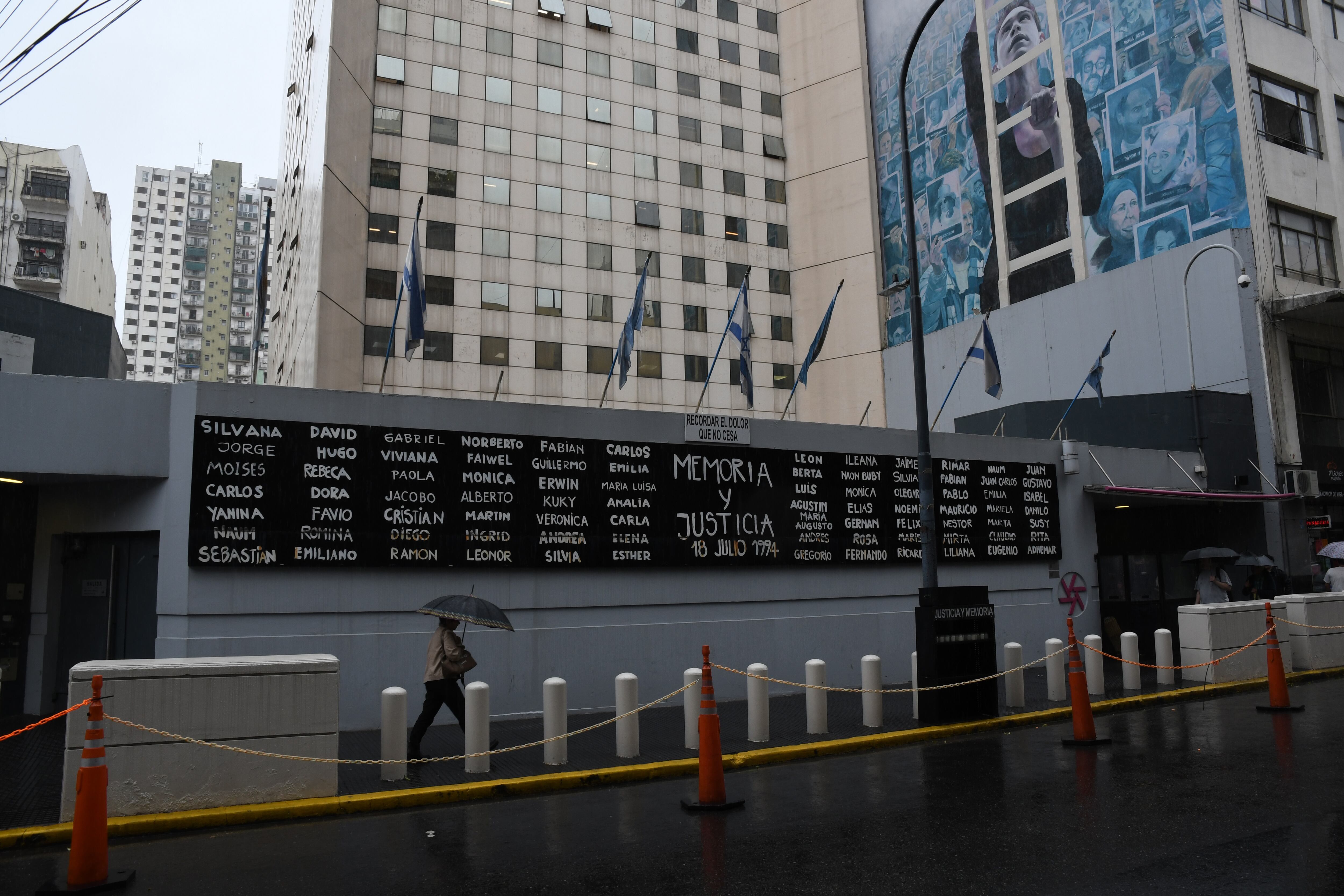 Fallo contra Irán por el atentado a la AMIA: refuerzan seguridad en aeropuertos, edificios diplomáticos y religiosos. Foto: Télam