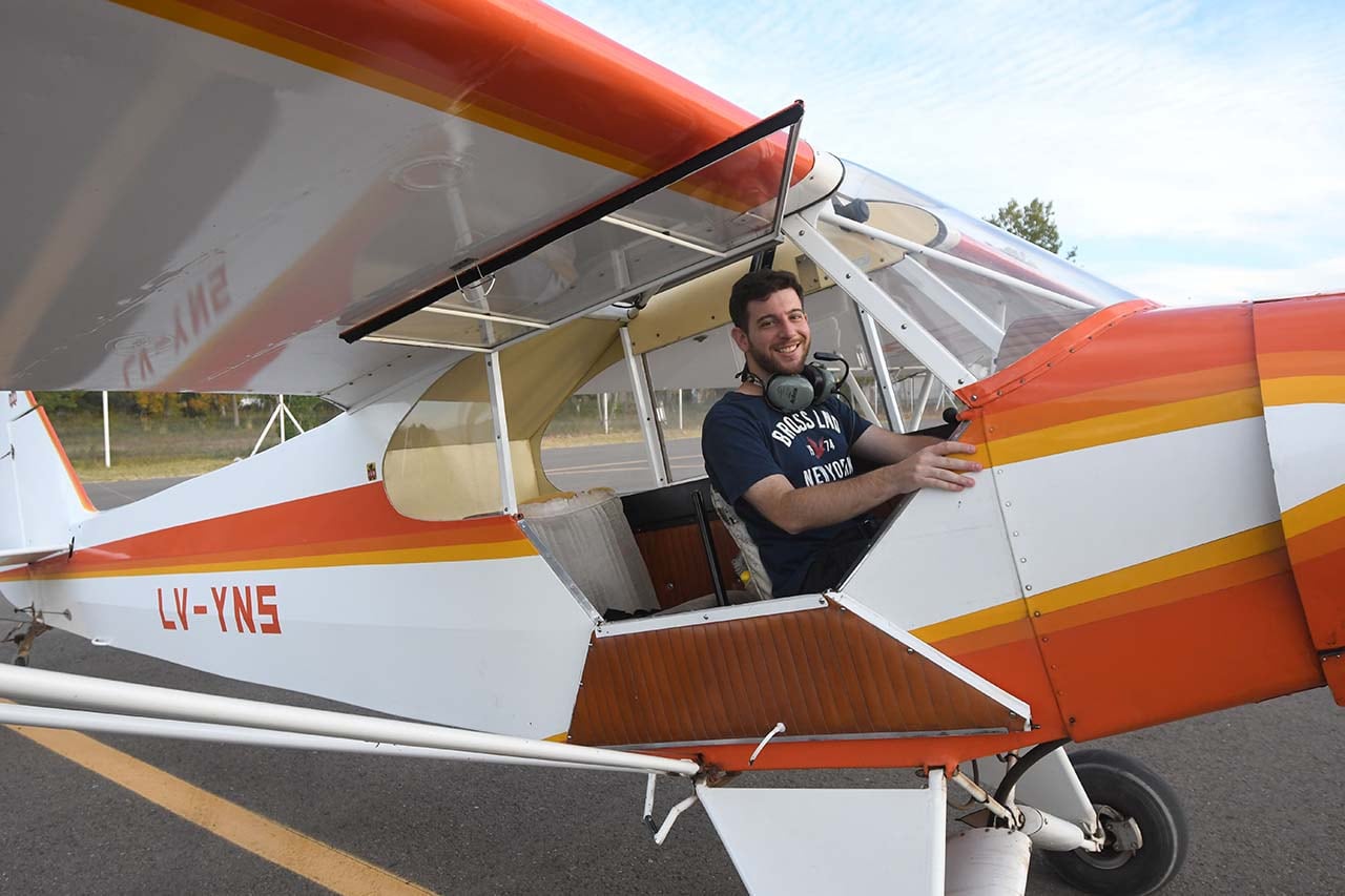 Marco se enamoró del mundo de la aviación y apuesta a seguir creciendo en él. Foto: José Gutierrez / Los Andes 