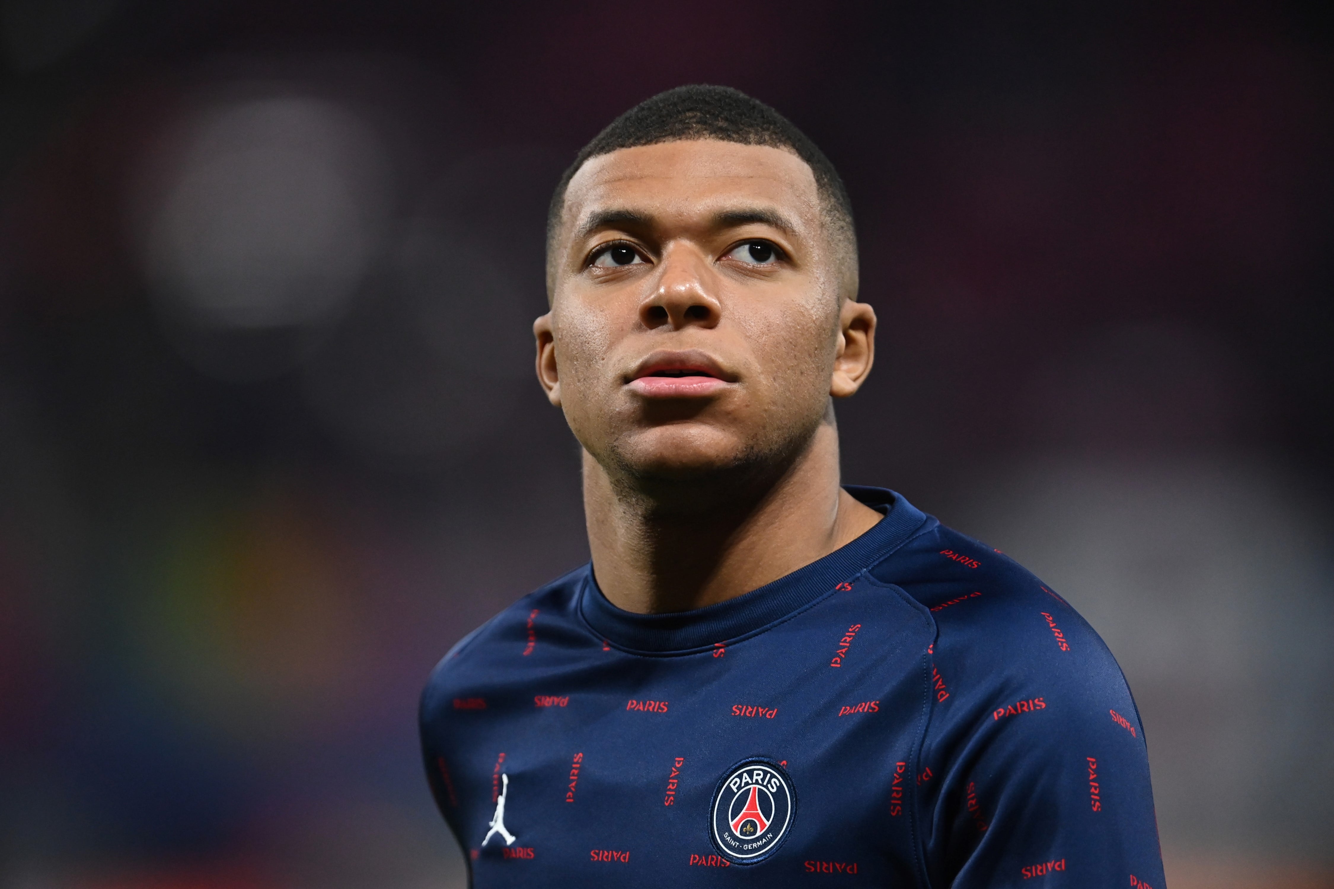 Kylian Mbappé sufrió el golpe este lunes y el PSG informó el grado de la lesión a dos días del duelo con el Real Madrid por la Champions League. (AP)