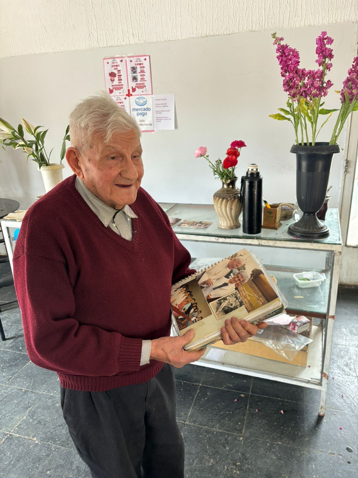 El señor de las Flores: Maximino, el hombre que hace 60 primaveras festeja su pasión cada 21 de septiembre. Foto: Los Andes