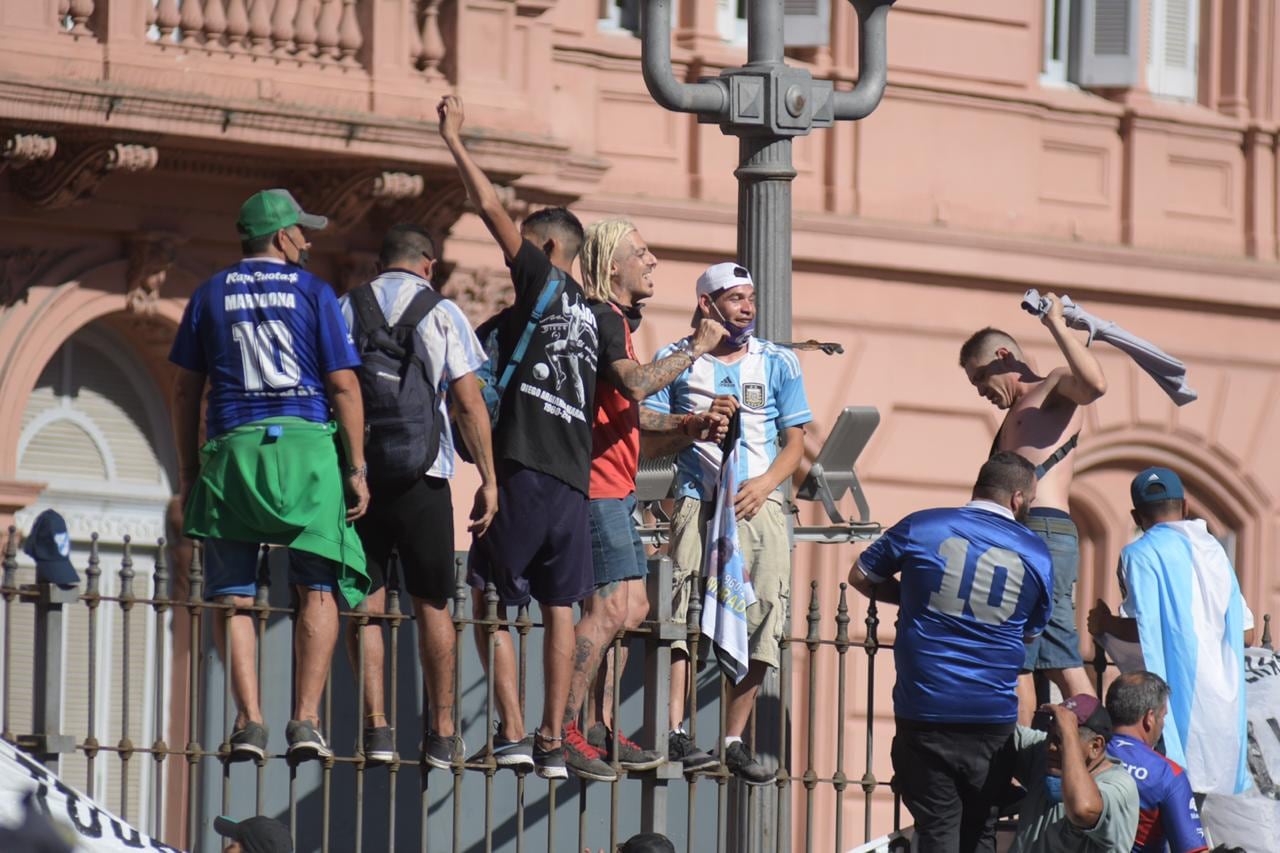 Descontrol en la despedida de Diego Maradona en Casa Rosada.