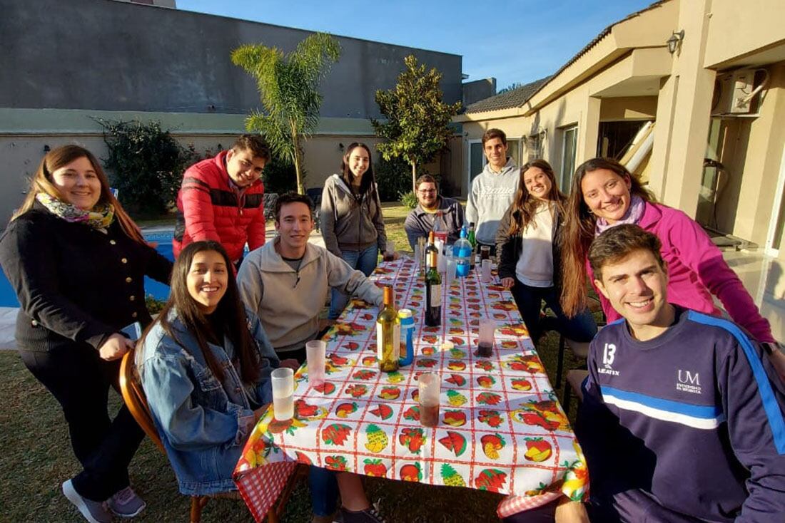 Franco Cattáneo, Franco Venier y Jesús Rey son parte del grupo  "Los amigos de la calle"