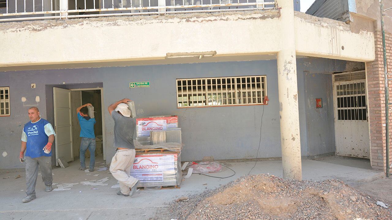 Obras de refuerzo estructural en escuela Carlos Padin N°1580 de Godoy Cruz