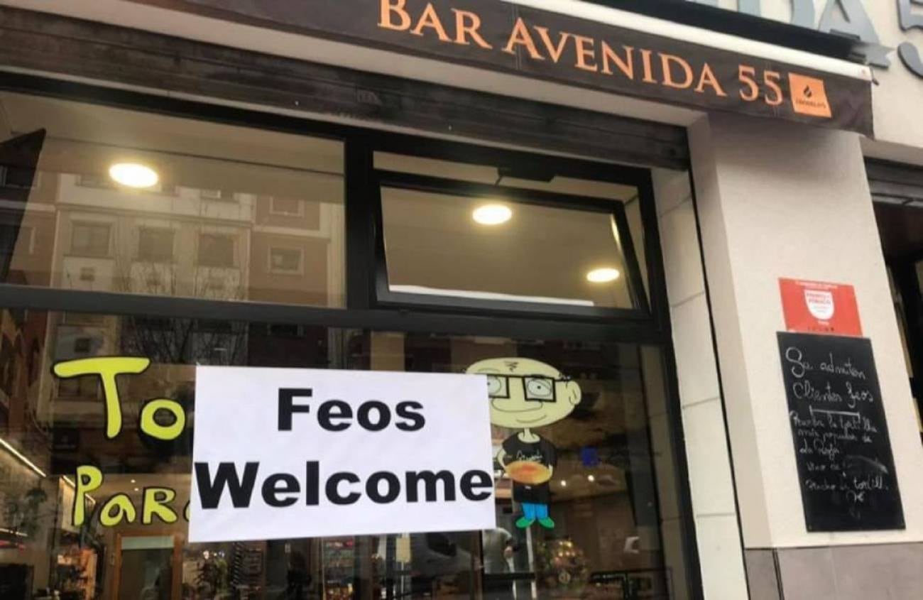 Un bar ofreció descuentos a feos y se llenó de clientes.