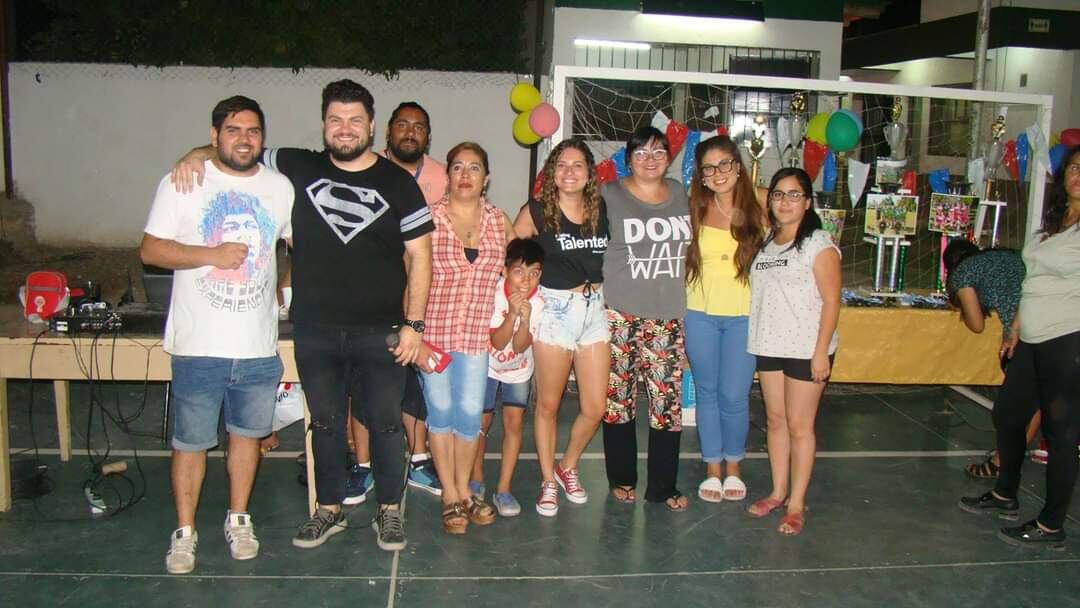 Fernando Augusto junto a otros miembros del club