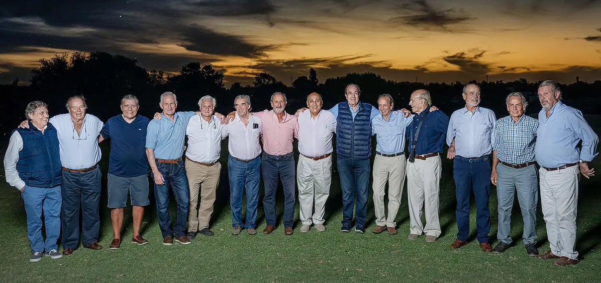 Mangino, Francois, Páez, Harley, Canessa, Delgado, Zerbino, Vizintín, Parrado, Fernandez, Inciarte, Algorta, Eduardo Strauch y Adolfo Strauch en una reunión de sobrevivientes de hace dos años. Foto: La Nación