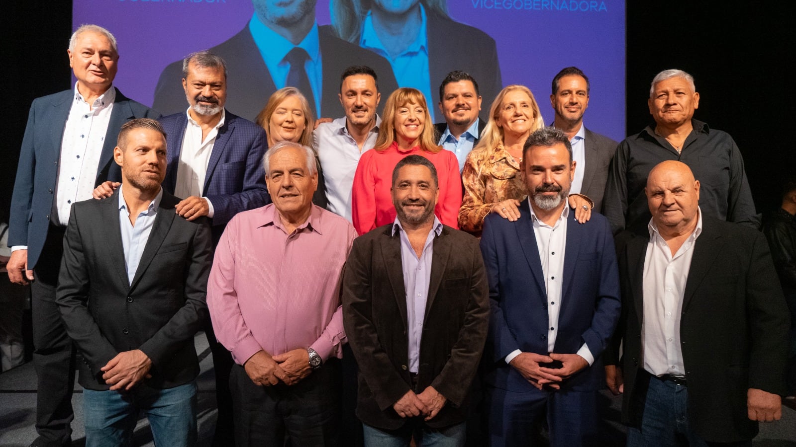 Luis Petri y Patricia Giménez con los precandidatos de Mendocinos por el Futuro.