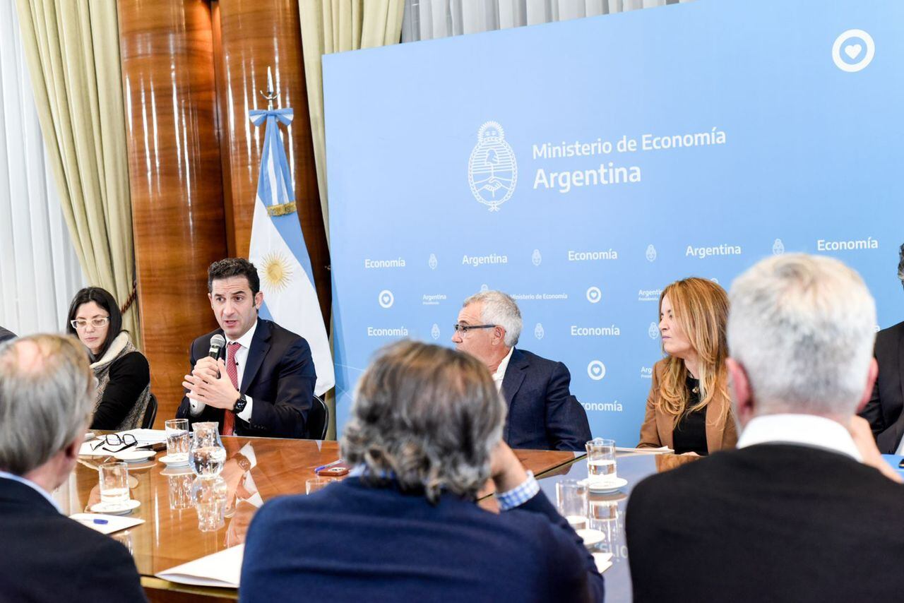 Se prevé un ajuste al tipo de cambio oficial por 180 días. Foto: Web