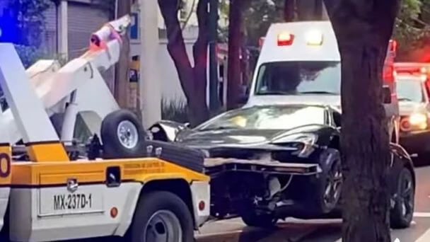 Un auto McLaren 650S, modelo 2016, valuado en cinco millones de pesos fue chocado y abandonado en las calles de Polanco. Foto: Web