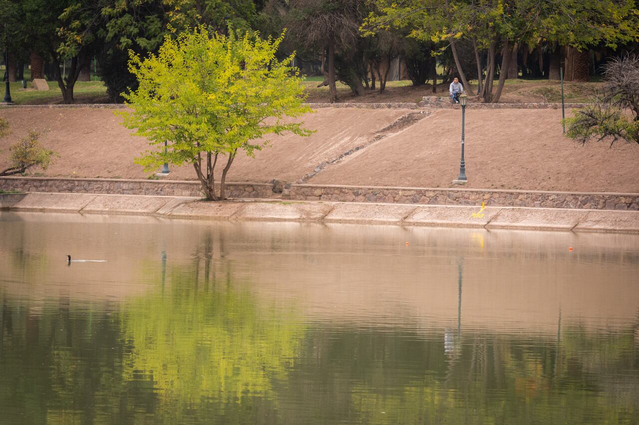 Parque General San Martín
Este fin de semana de otoño en Mendoza estará frío, nublado y precipitaciones aisladas.  

Foto: Ignacio Blanco / Los Andes 