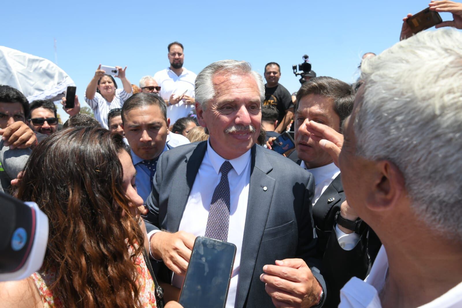 Alberto Fernández en Mendoza. Estuvo junto al ministro de Obras Públicas, Gabriel Katopodis; el intendente de Lavalle, Roberto Righi; y el ministro de Infraestructura, Mario Isgró. Foto: Ignacio Blanco / Los Andes