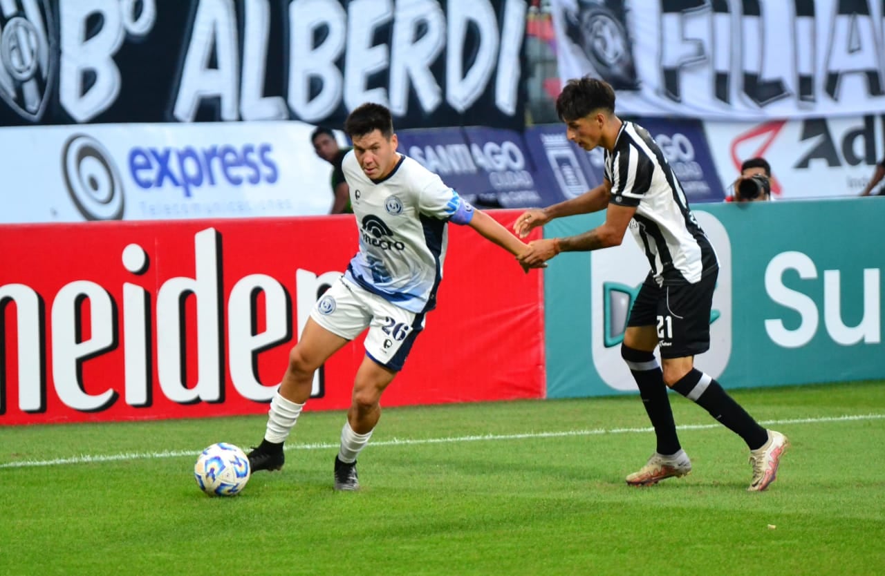 Franco Romero intentó darle control al Azul durante los primeros 45', aunque no tuvo éxito.