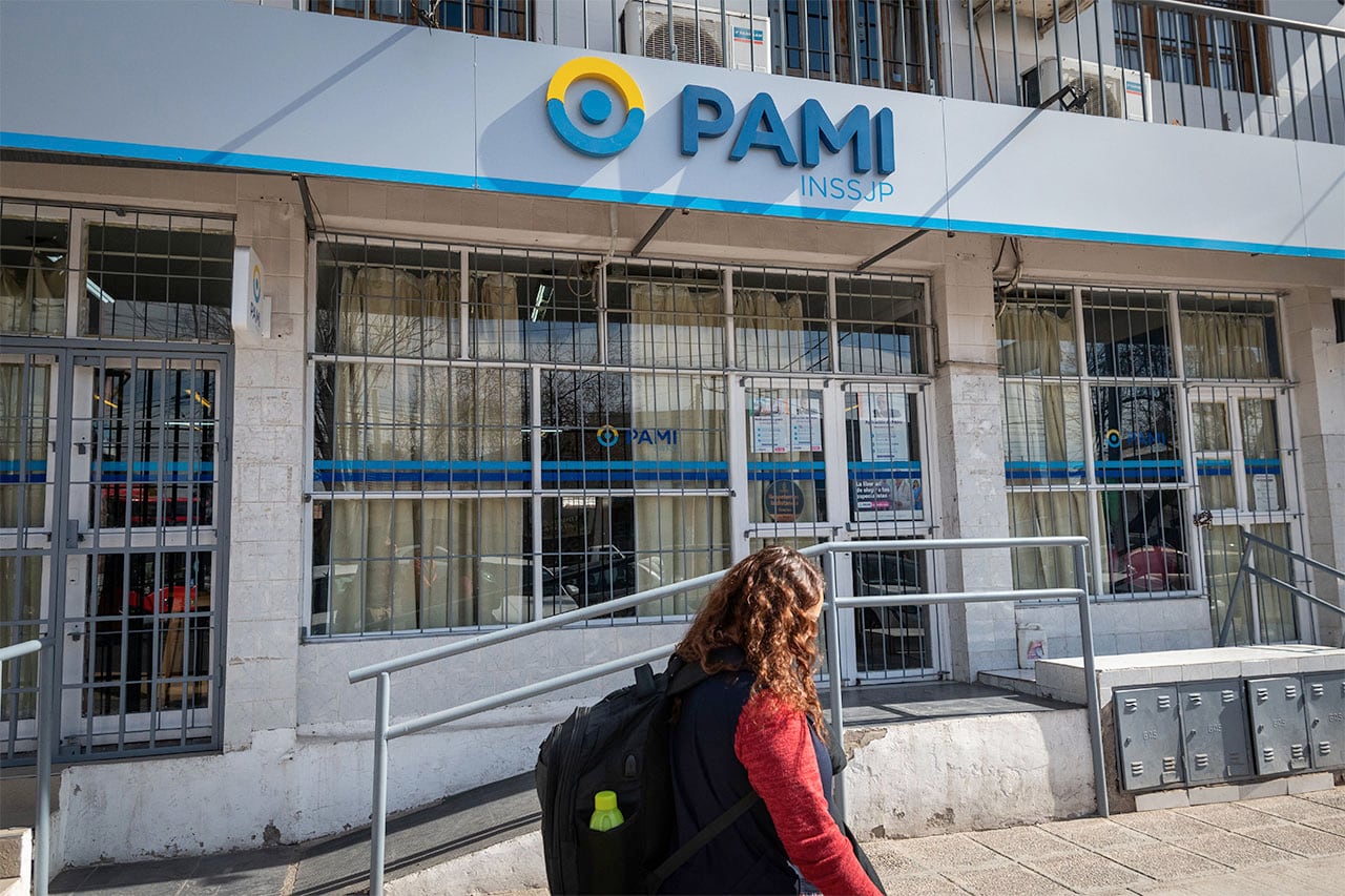 Pami: Prometen que los afiliados verán cambios para diciembre. Son mayormente jubilados y afrontan diversos obstáculos para lograr una atención en tiempo y forma. Los problemas para acceder a prestaciones y, sobre todo, la eficiencia en la respuesta de los diferentes canales de acceso, están en la mira.
Foto: Ignacio Blanco / Los Andes