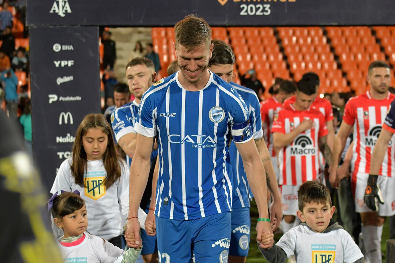 El Club Atlético Godoy Cruz Antonio Tomba jugó contra el Club Instituto de Córdoba en la última fecha de la Liga Profesional de Fútbol
Foto: Orlando Pelichotti