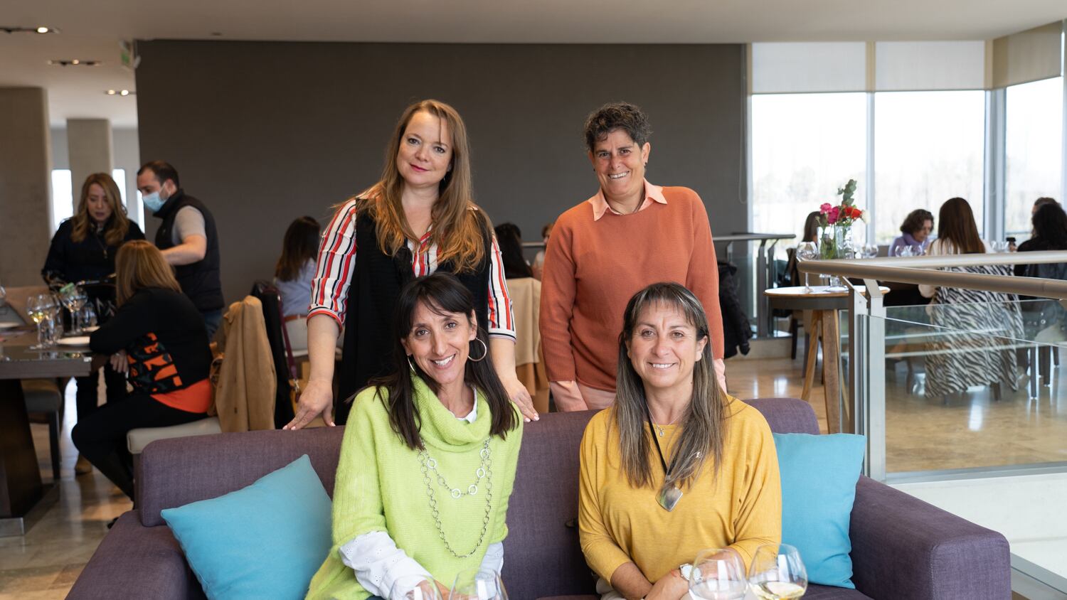 Sandra Roux y Bettina Konjak. Paradas: Lorena Álvarez y Luz Castro.