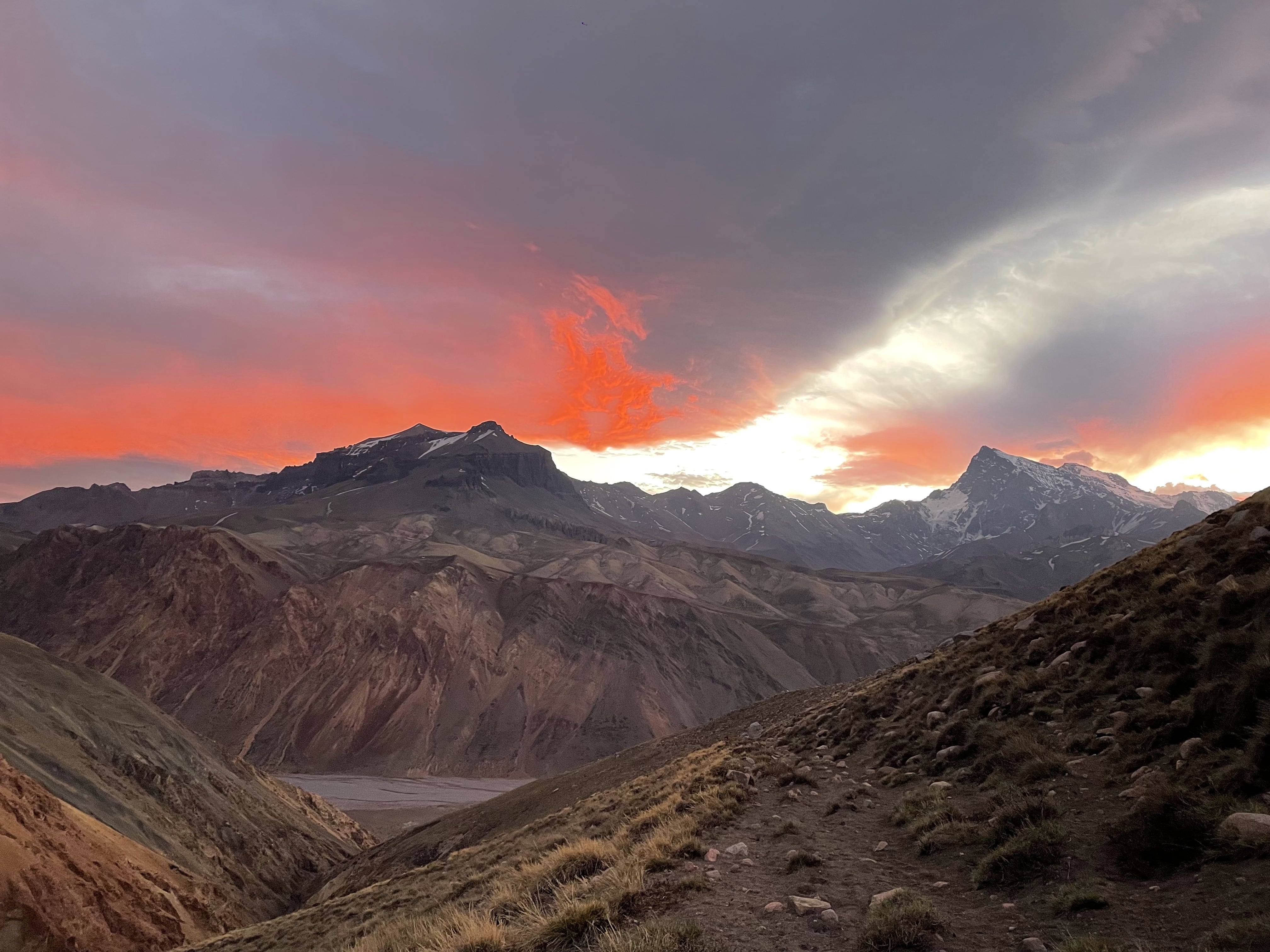 Viento blanco de 100 km/h y que arrasa con todo: así es el Marmolejo, el cerro donde fallecieron los 3 andinistas. Foto: Gentileza Gerardo Castillo