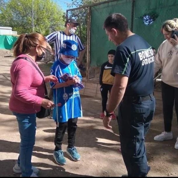 Emotivo adiós de los Bomberos a Thiago, el niño que murió por leucemia: “Fue uno de los nuestros”. Foto: Facebook Cuerpo de Bomberos Voluntarios Godoy Cruz