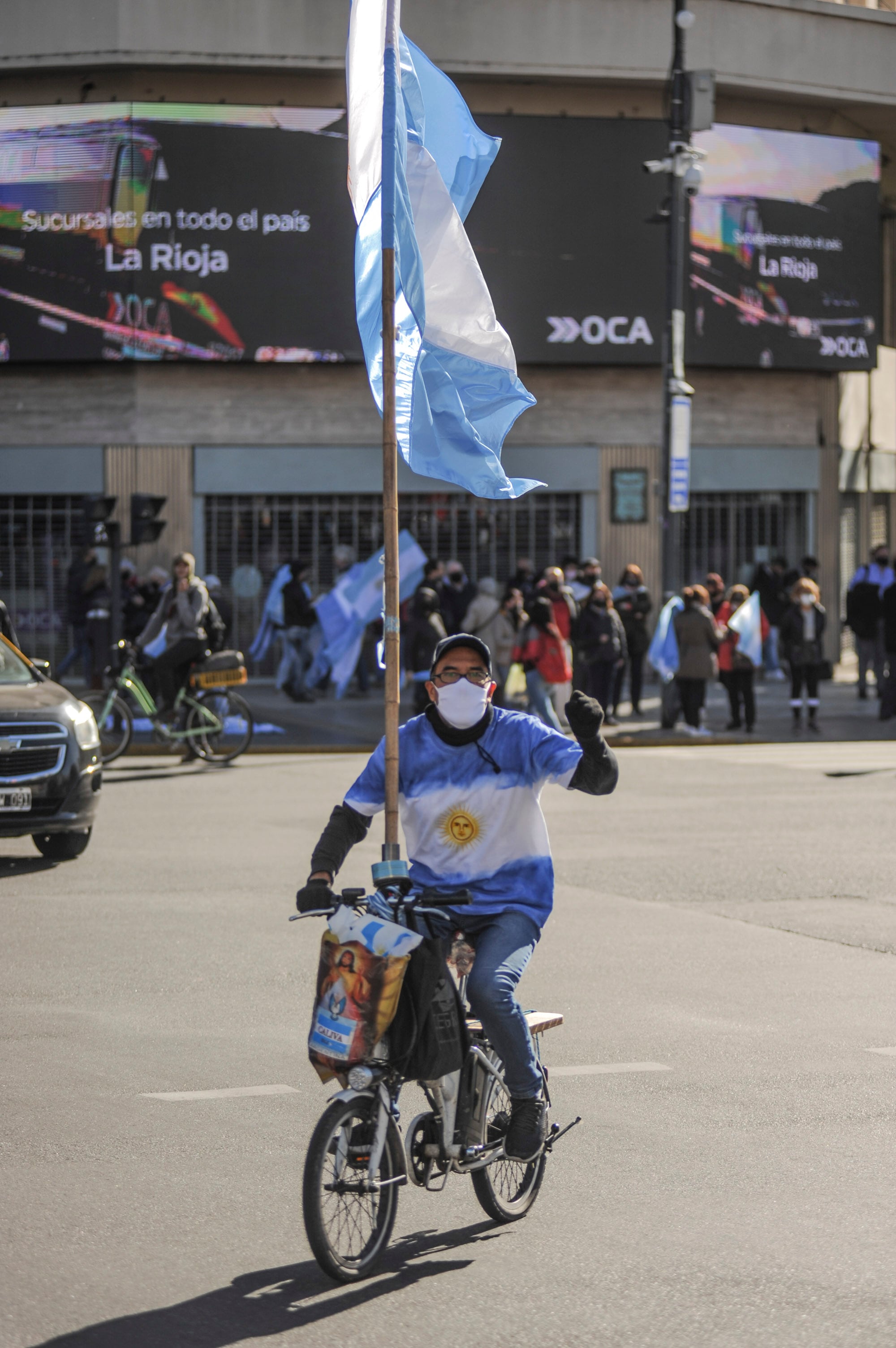 En bicicleta, a pie y en autos miles de porteños llegaron a la manifestación.