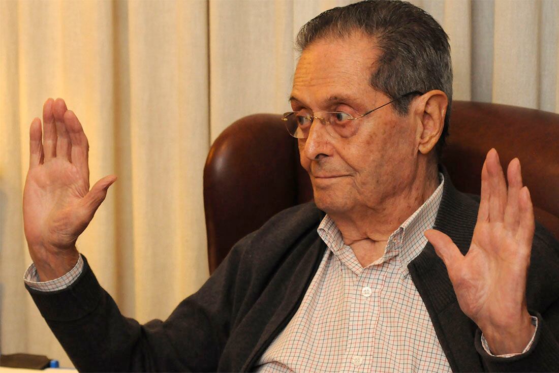 Amadeo Frúgoli, Ministro de Defensa de la Nación durante la guerra de Malvinas.