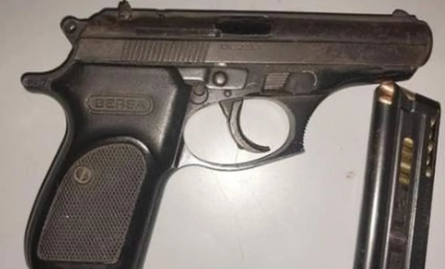 El arma que llevó el adolescente al colegio. Foto: Policía bonaerense.