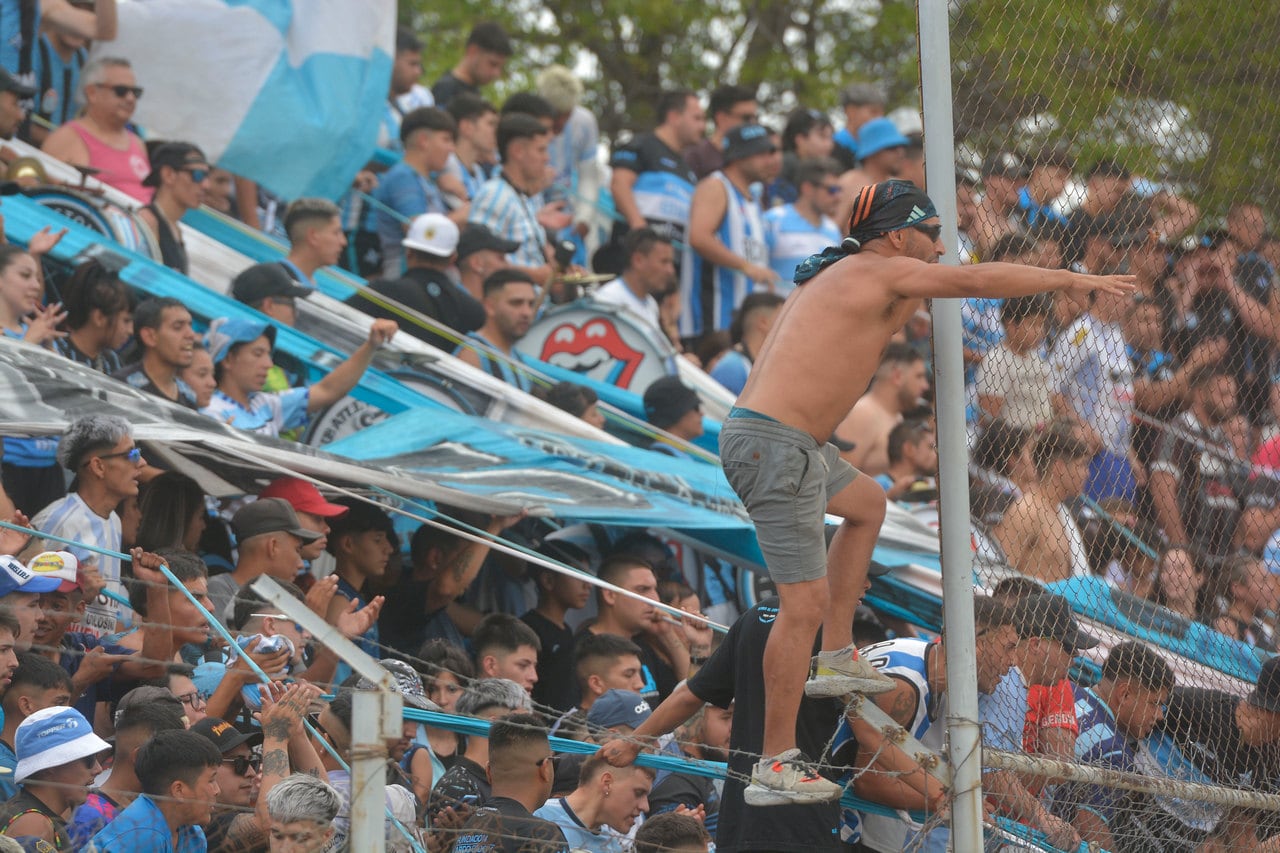 10 de Diciembre 2023  Argentino vs Fadep

Gran final del Clausura de la Liga Mendocina, Argentino vs FADEP
Foto Cristian Guzzo /  Los Andes
