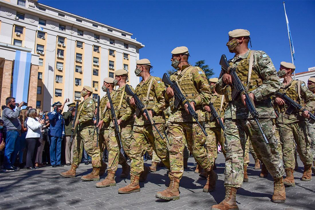 Acto conmemorativo por los 40 años de la guerra de Malvinas. En casa de gobierno se llevo a cabo un acto en el que participaron autoridades politicas y de las fuerzas armadas, donde brindaron reconocimiento a veteranos y caidos en el conflicto del Atlantico Sur en 1982
foto: Mariana Villa / Los Andes