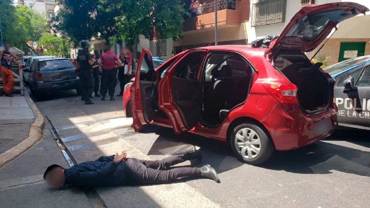 El estafador intentó huir tras ir al banco, pero lo detuvieron a tiempo (Télam)