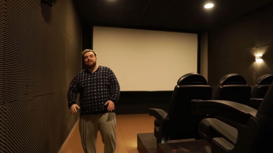 La mansión cuenta con sala de cine