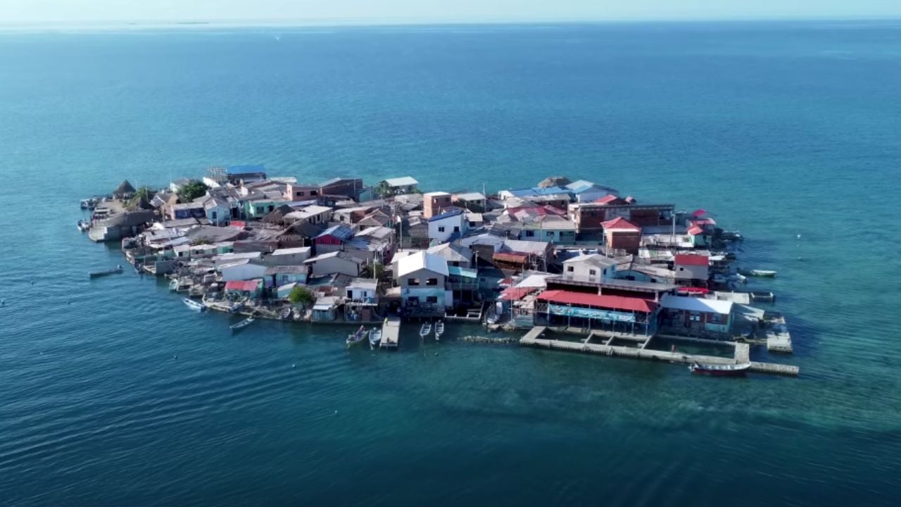 En dos minutos se puede caminar la isla de una punta a la otra. Foto: YouTube. Ruhi Çenet.