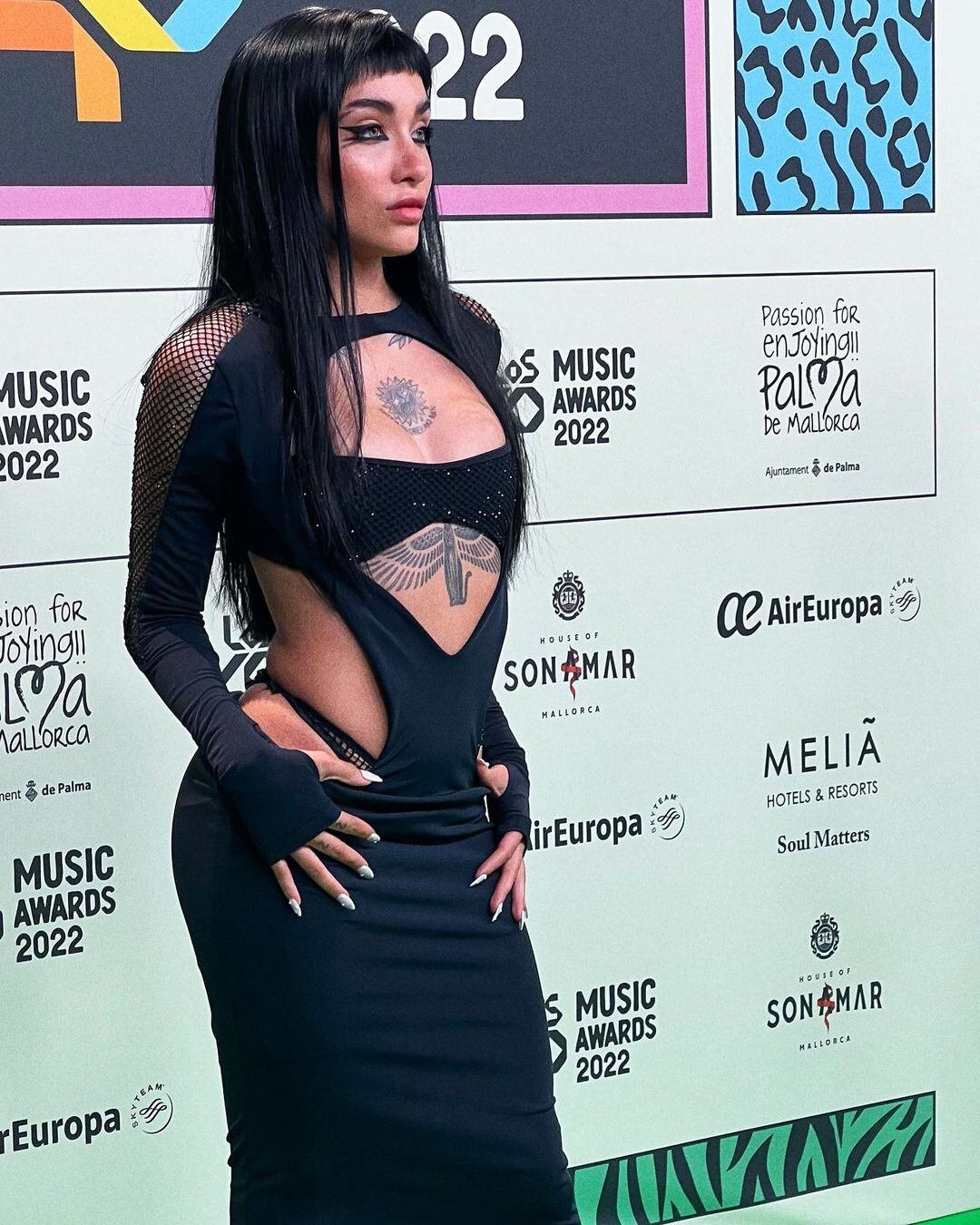 El look con aberturas y tanga a la vista de María Becerra en la gala de nominados de Los 40 Music Awards