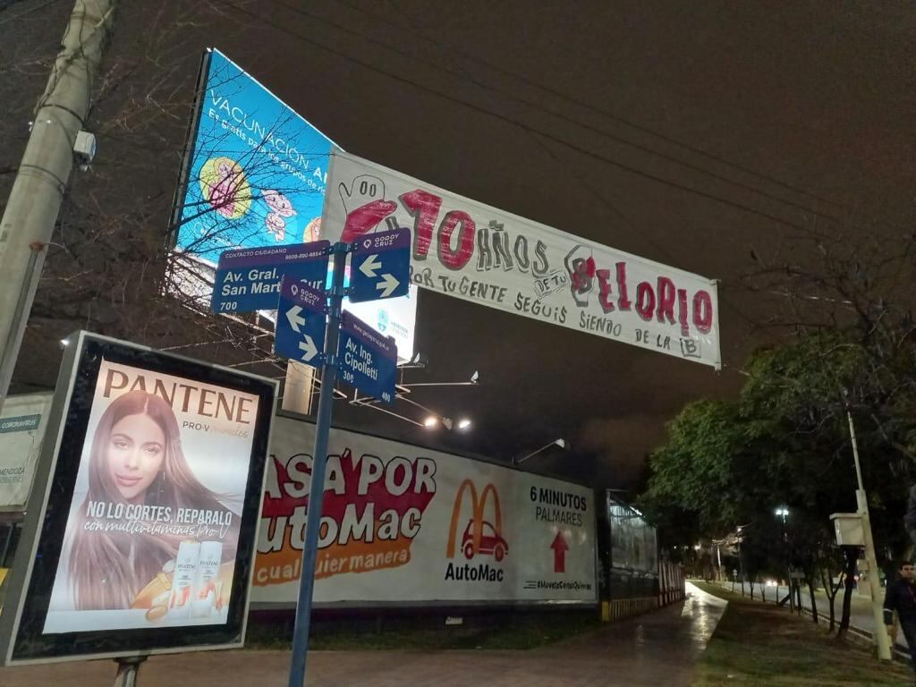 Los Bosteros de Mendoza empapelaron la Ciudad con afiches y pasacalles. / Gentileza.