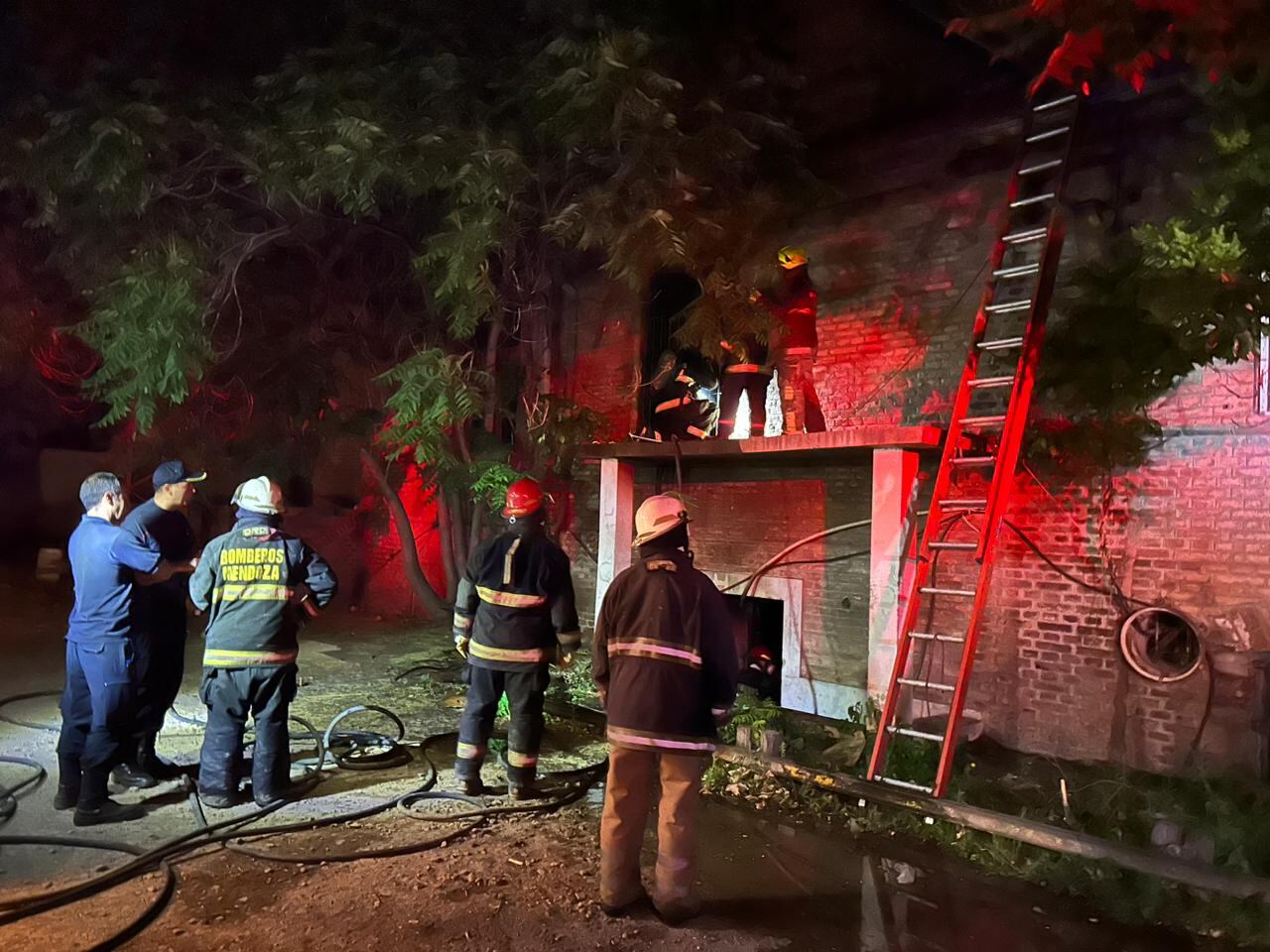 Incendio en Ciudad: avanzan las pericias para conocer las causas y los daños del siniestro ocurrido anoche


Afectó oficinas de la Municipalidad de Ciudad pertenecientes a Preventores, Cultura y emprendimientos.