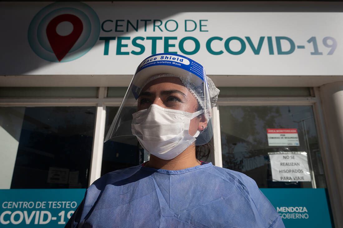 Testeos e Hisopados
Centro de testeo en la terminal de Omnibus
Por los nuevos protocolos dispuestos por el Ministerio de Salud de Mendoza, los centros de testeos e hisopados no registran filas ni espera de personas. 
Enfermera Luz Guardia

Foto: Ignacio Blanco / Los Andes 