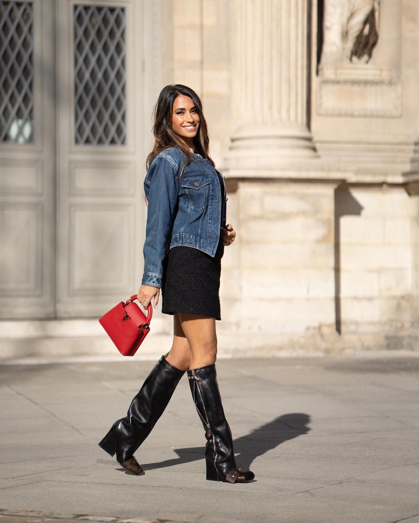 Antonela Roccuzzo en el desfile de Louis Vuitton