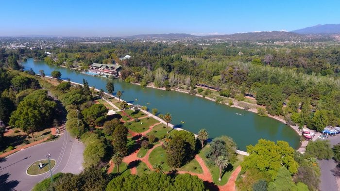 El lago General Espejo del Parque Histórico General San Martín