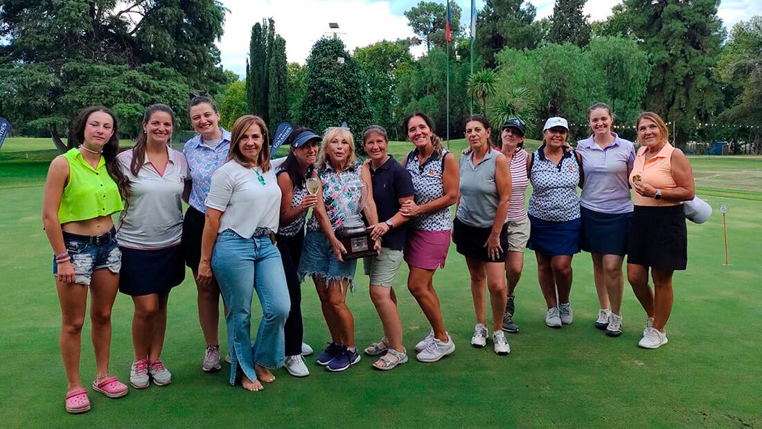 Damas representantes de las dos entidades participantes: Golf Club Andino y La Vacherie Country Golf.