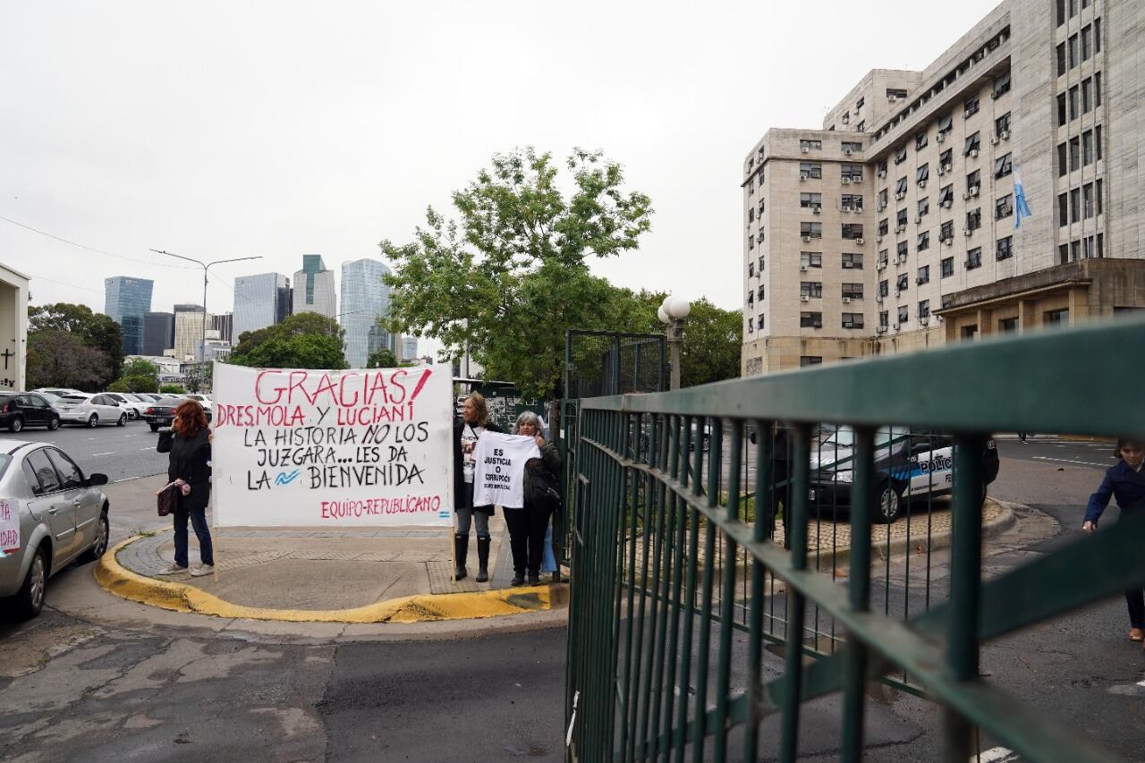 La llegada del fiscal Diego Luciani a los tribunales de Comodoro Py (Foto Clarín)