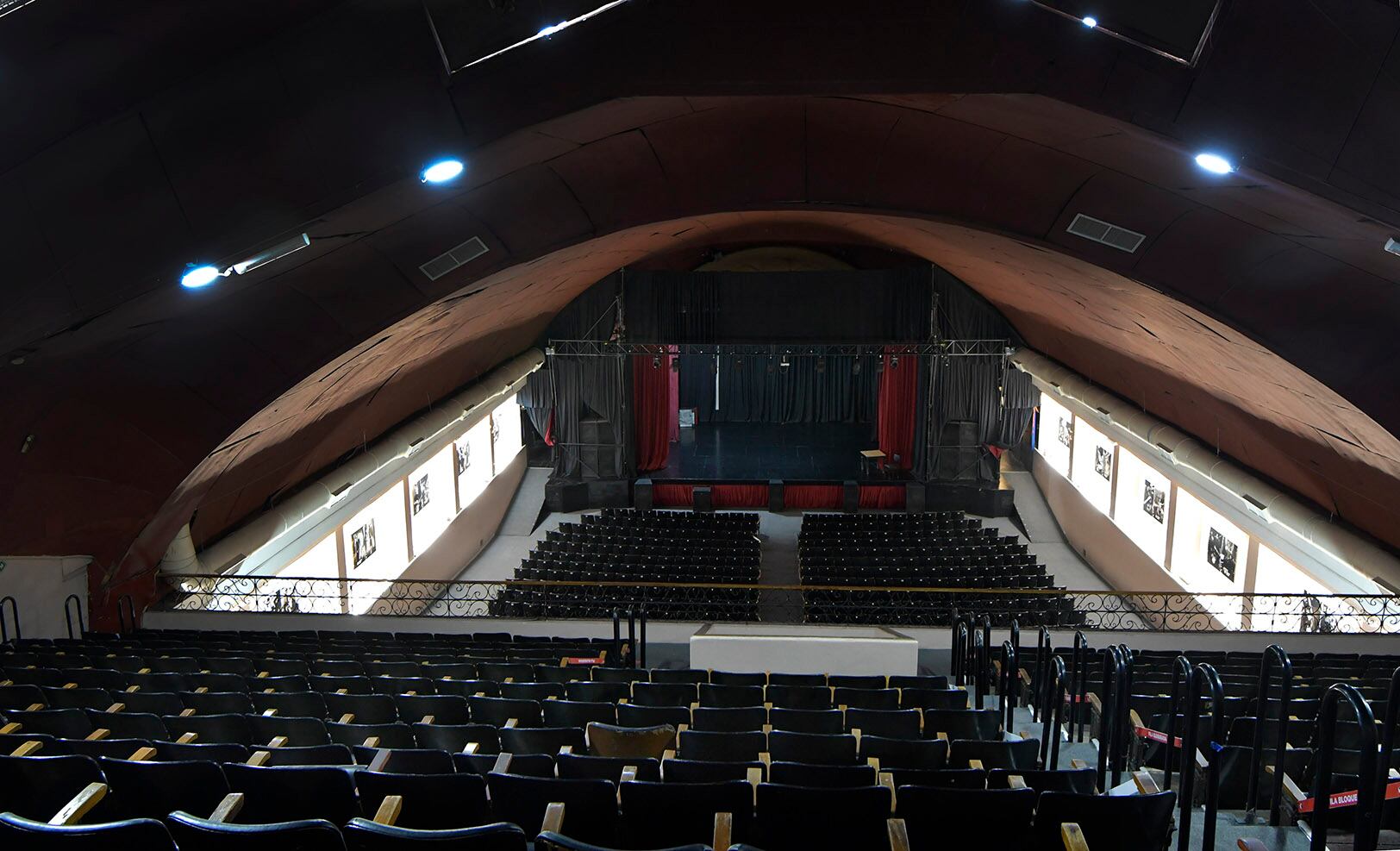 Cine _ Teatro  Plaza, aún, funciona, y hasta marzo hubo funciones de cine nacional.  Con más de 1000 butacas en sus dos niveles. Foto: Orlando Pelichotti / Los Andes